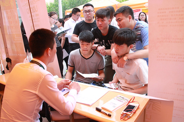 太阳成成功举办2016年春季校园双选会