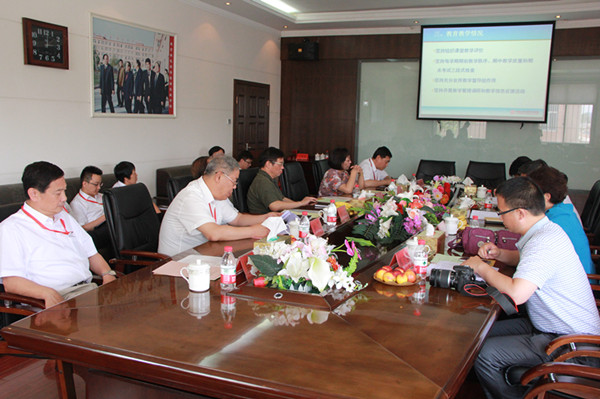 河北省民办教育协会调研组莅临太阳成调研