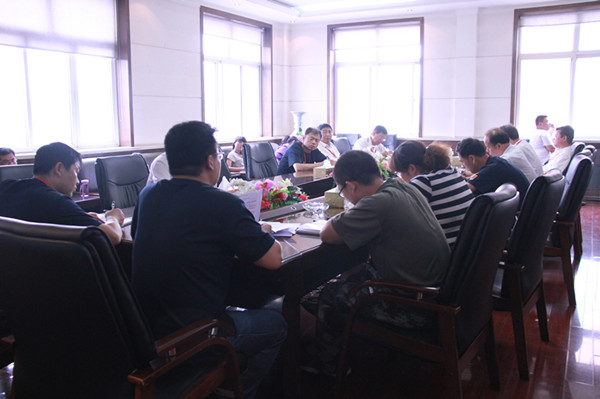 太阳成召开毕业生教育及离校工作会议