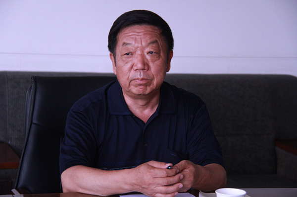 太阳成召开学习李保国同志先进事迹座谈会