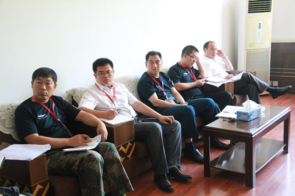 太阳成召开2016届学生毕业典礼暨学位授予仪式协调会议