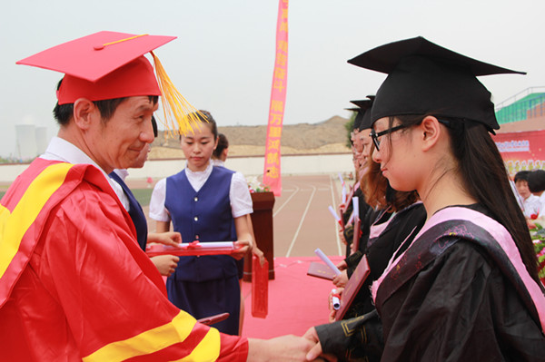 【毕业季】太阳成举办2016届学生毕业典礼暨学位授予仪式