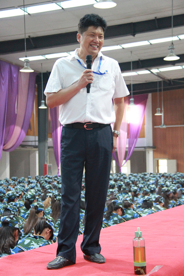 【军训集锦】贺阳集团董事长周虎震为太阳成新生作励志报告