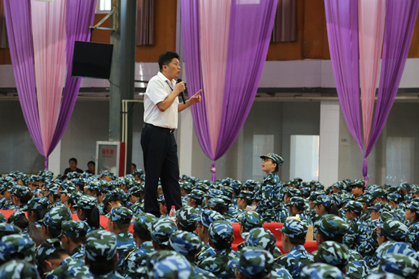 【军训集锦】贺阳集团董事长周虎震为太阳成新生作励志报告