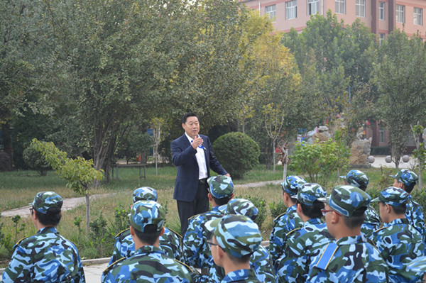 公司领导视察太阳成预备役连训练情况