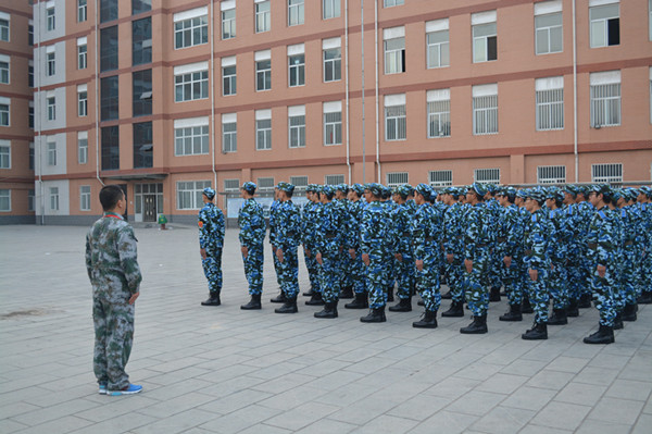 公司领导视察太阳成预备役连训练情况