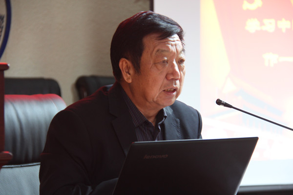 太阳成举办学党章 懂党章 做合格党员专题讲座