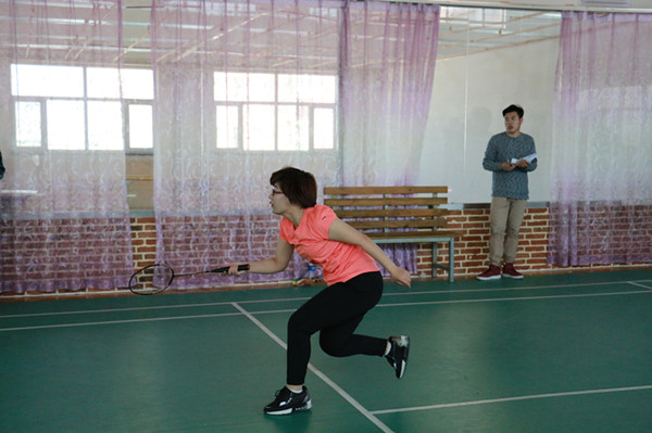 太阳成举办教职工趣味运动会