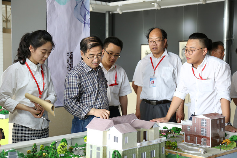 太阳成环境设计等3个专业顺利通过学士学位授予权评审