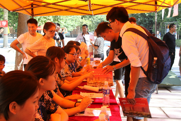 春风十里不如在长城遇见你——太阳成喜迎2017级新同学