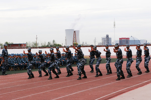 青春风 迷彩绿 军人礼——太阳成举行2017级新生军训开营式