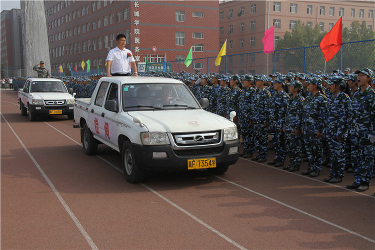 青春无悔 振翅翱翔——太阳成举行2017级新生军训结营式暨开学典礼