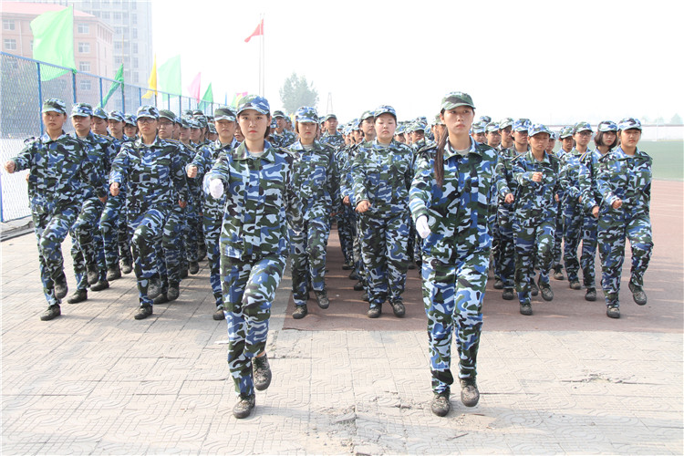 青春无悔 振翅翱翔——太阳成举行2017级新生军训结营式暨开学典礼