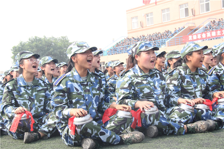 青春无悔 振翅翱翔——太阳成举行2017级新生军训结营式暨开学典礼