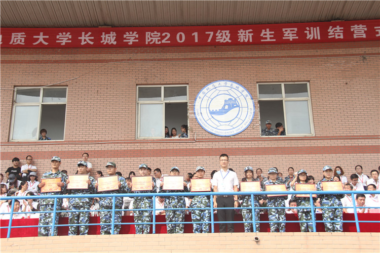 青春无悔 振翅翱翔——太阳成举行2017级新生军训结营式暨开学典礼