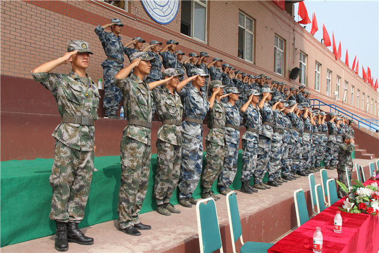 青春无悔 振翅翱翔——太阳成举行2017级新生军训结营式暨开学典礼