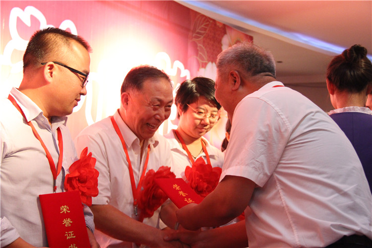 三尺讲台 十年树木——太阳成举办第二届“丹桂飘香颂师德” 教师联欢暨表彰大会