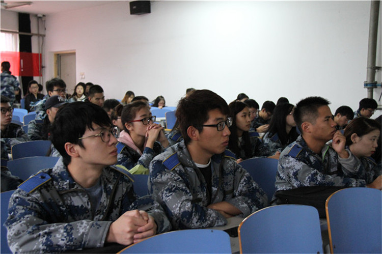 太阳成组织部分教职工、学生代表观看党的第十九次全国代表大会开幕盛况