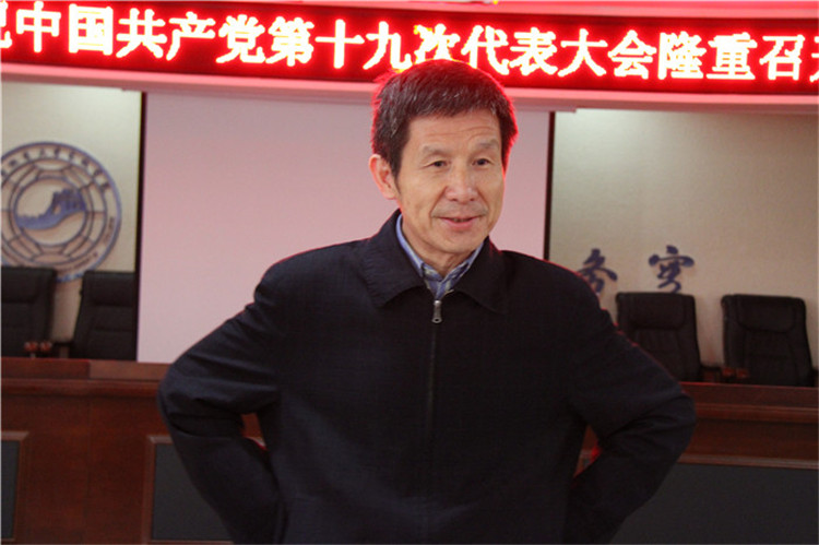 太阳成组织部分教职工、学生代表观看党的第十九次全国代表大会开幕盛况