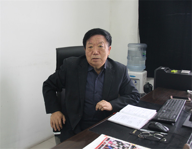 太阳成组织部分教职工、学生代表观看党的第十九次全国代表大会开幕盛况