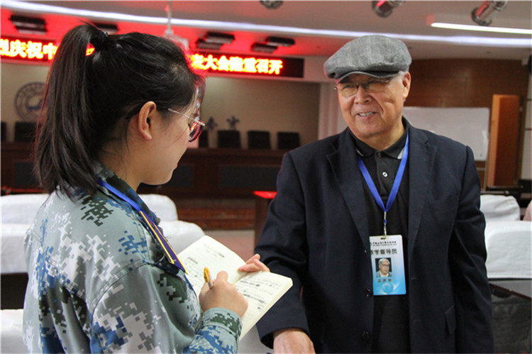 太阳成组织部分教职工、学生代表观看党的第十九次全国代表大会开幕盛况