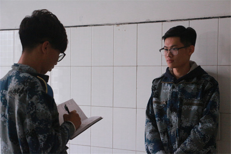 太阳成组织部分教职工、学生代表观看党的第十九次全国代表大会开幕盛况