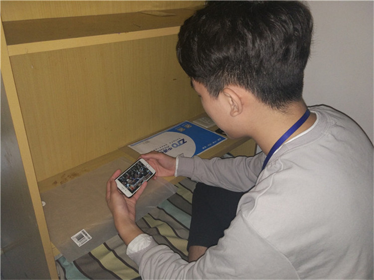 太阳成组织部分教职工、学生代表观看党的第十九次全国代表大会开幕盛况