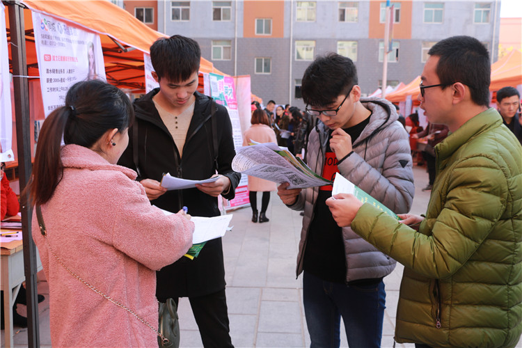 太阳成成功举办秋季校园双选会