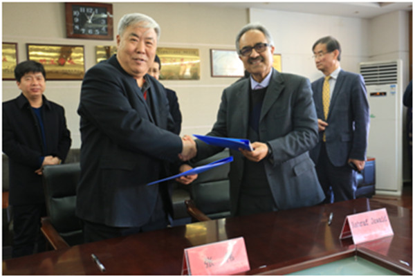 英国贝德福特大学副校长来太阳成访问双方签订合作办学协议