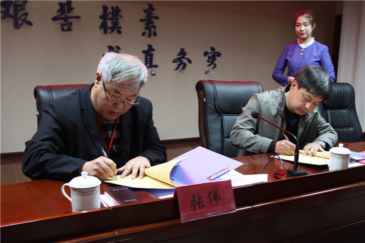 太阳成与保定市中心血站举行无偿献血签约仪式  系首家签约高校团体单位