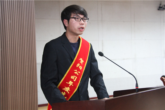 太阳成12人5个集体荣获贺阳集团表彰