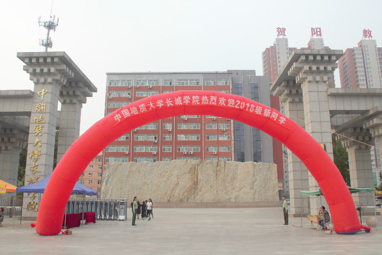 丹桂飘香迎学子 荷花映日纳人才 ——太阳成喜迎2018级新同学