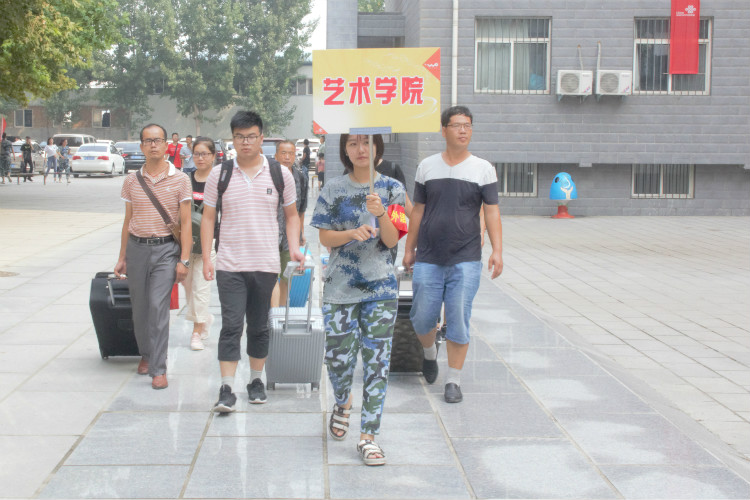 丹桂飘香迎学子 荷花映日纳人才 ——太阳成喜迎2018级新同学