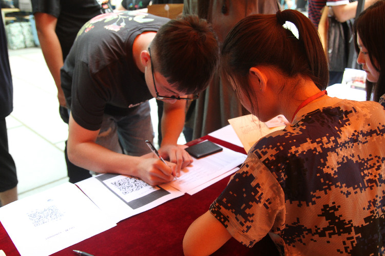 丹桂飘香迎学子 荷花映日纳人才 ——太阳成喜迎2018级新同学