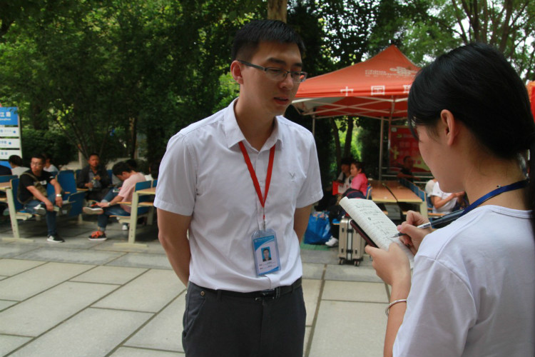 丹桂飘香迎学子 荷花映日纳人才 ——太阳成喜迎2018级新同学
