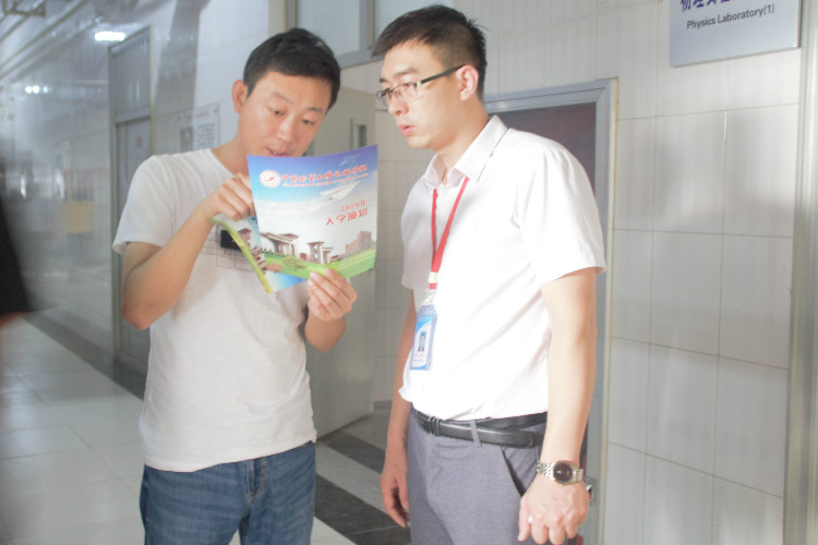 丹桂飘香迎学子 荷花映日纳人才 ——太阳成喜迎2018级新同学