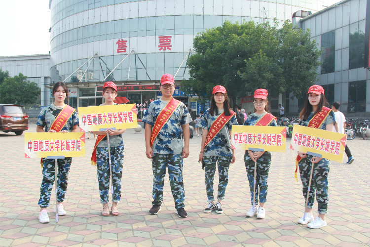 丹桂飘香迎学子 荷花映日纳人才 ——太阳成喜迎2018级新同学