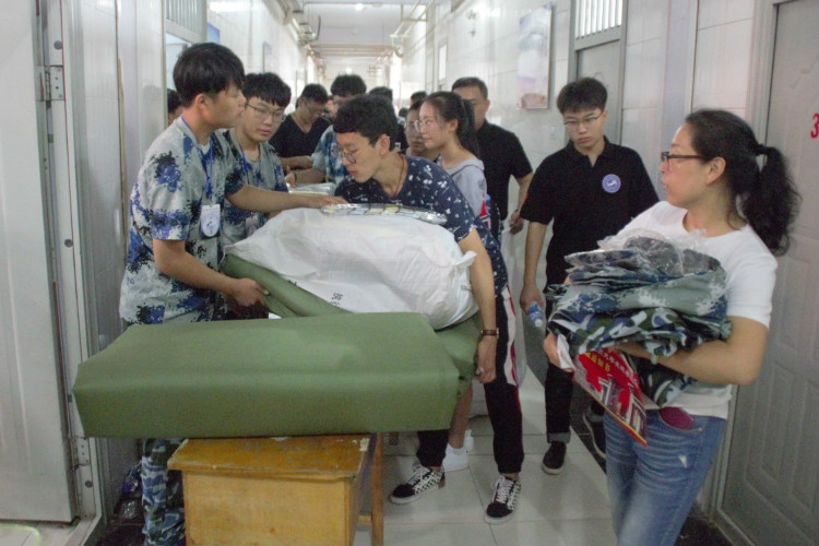 丹桂飘香迎学子 荷花映日纳人才 ——太阳成喜迎2018级新同学