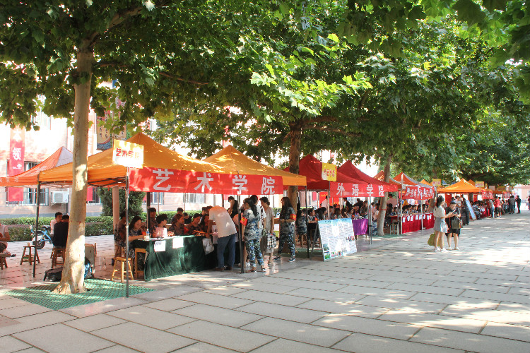 丹桂飘香迎学子 荷花映日纳人才 ——太阳成喜迎2018级新同学