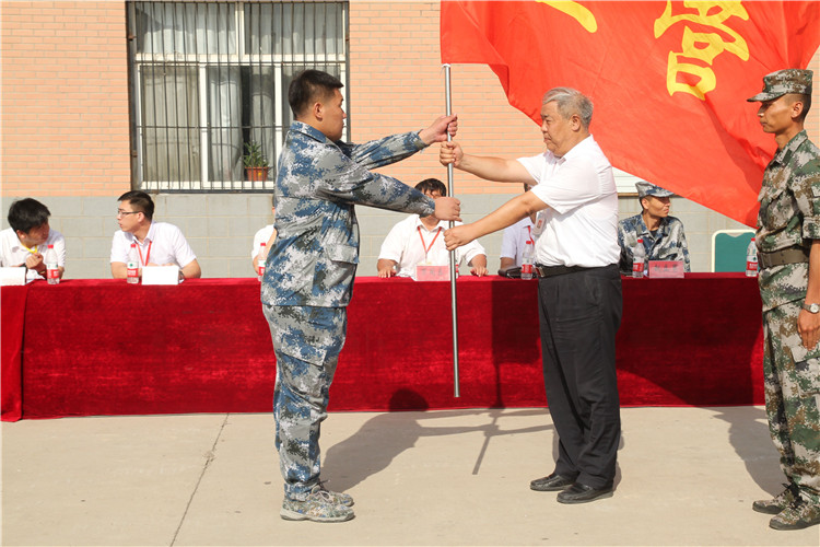 太阳成举行2018级新生军训开营仪式