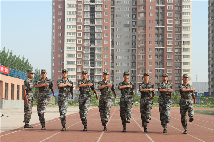 太阳成举行2018级新生军训开营仪式