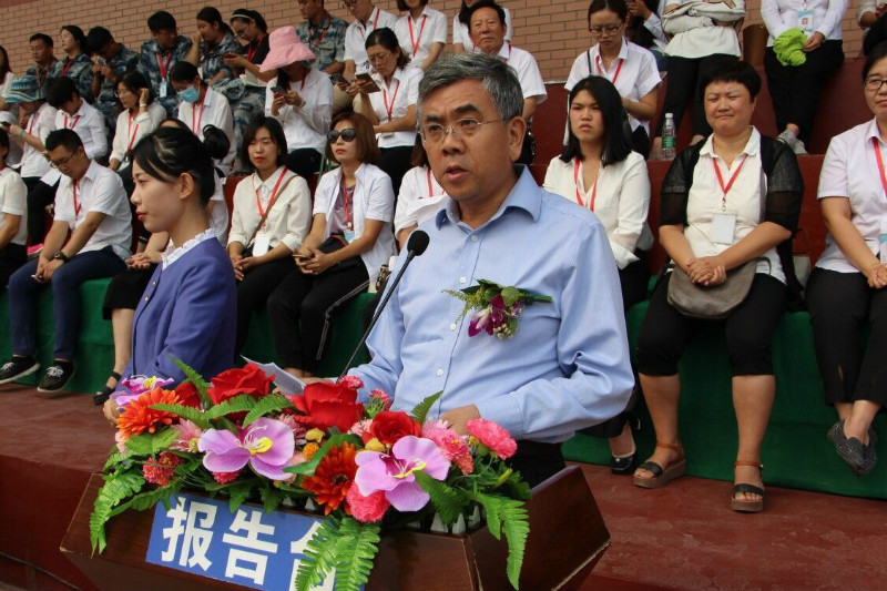 太阳成举行2018级新生军训结营式暨开学典礼