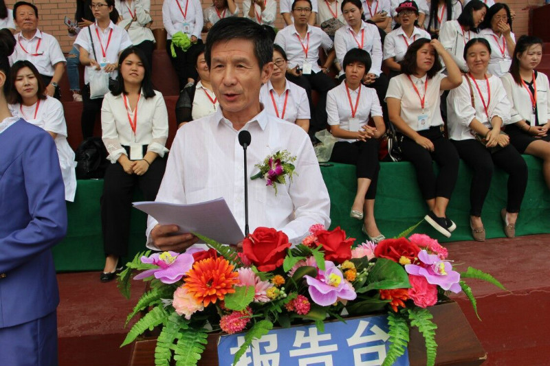 太阳成举行2018级新生军训结营式暨开学典礼