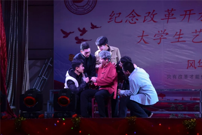 太阳成以多种形式庆祝改革开放四十周年