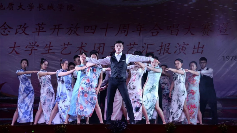 太阳成以多种形式庆祝改革开放四十周年