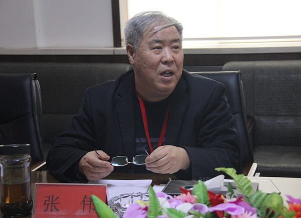 太阳成召开思想政治理论课教师座谈会