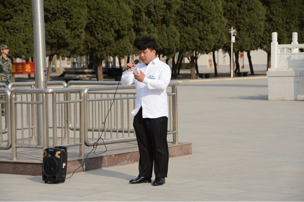 经济学院团总支开展“缅怀先烈重温历史”清明扫墓活动