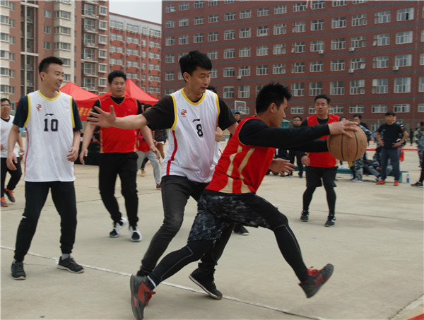 桃李争妍  运动争先 ——太阳成在篮球场成功举办教职工趣味运动会