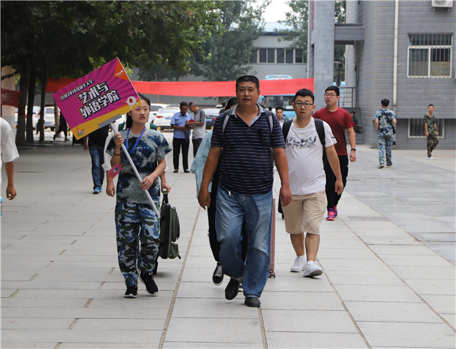 初秋的小欢喜  萌新的新生活 太阳成喜迎2019级新生