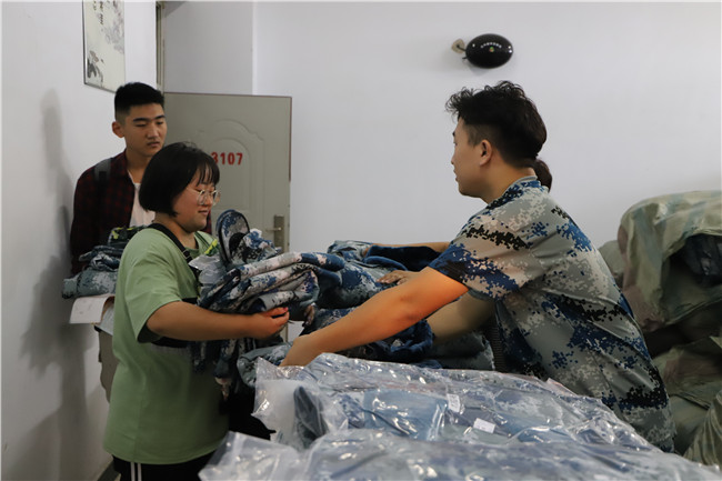 初秋的小欢喜  萌新的新生活 太阳成喜迎2019级新生